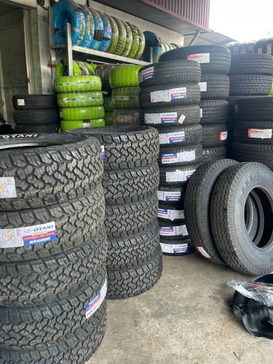 Có nên sử dụng lốp xe ô tô dán và sử dụng lốp xe chính hãng